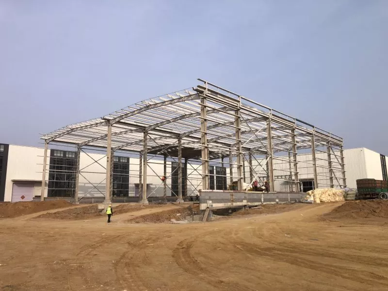 Tasi le fola Steel Warehouse fale